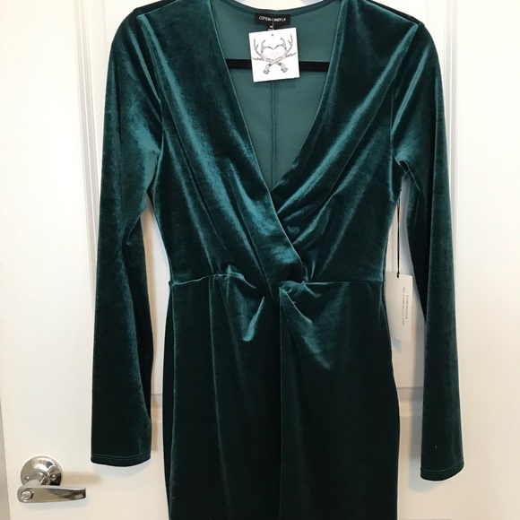 Green Velvet Dress NWT Perfect Condition! - Picture 2 of 3